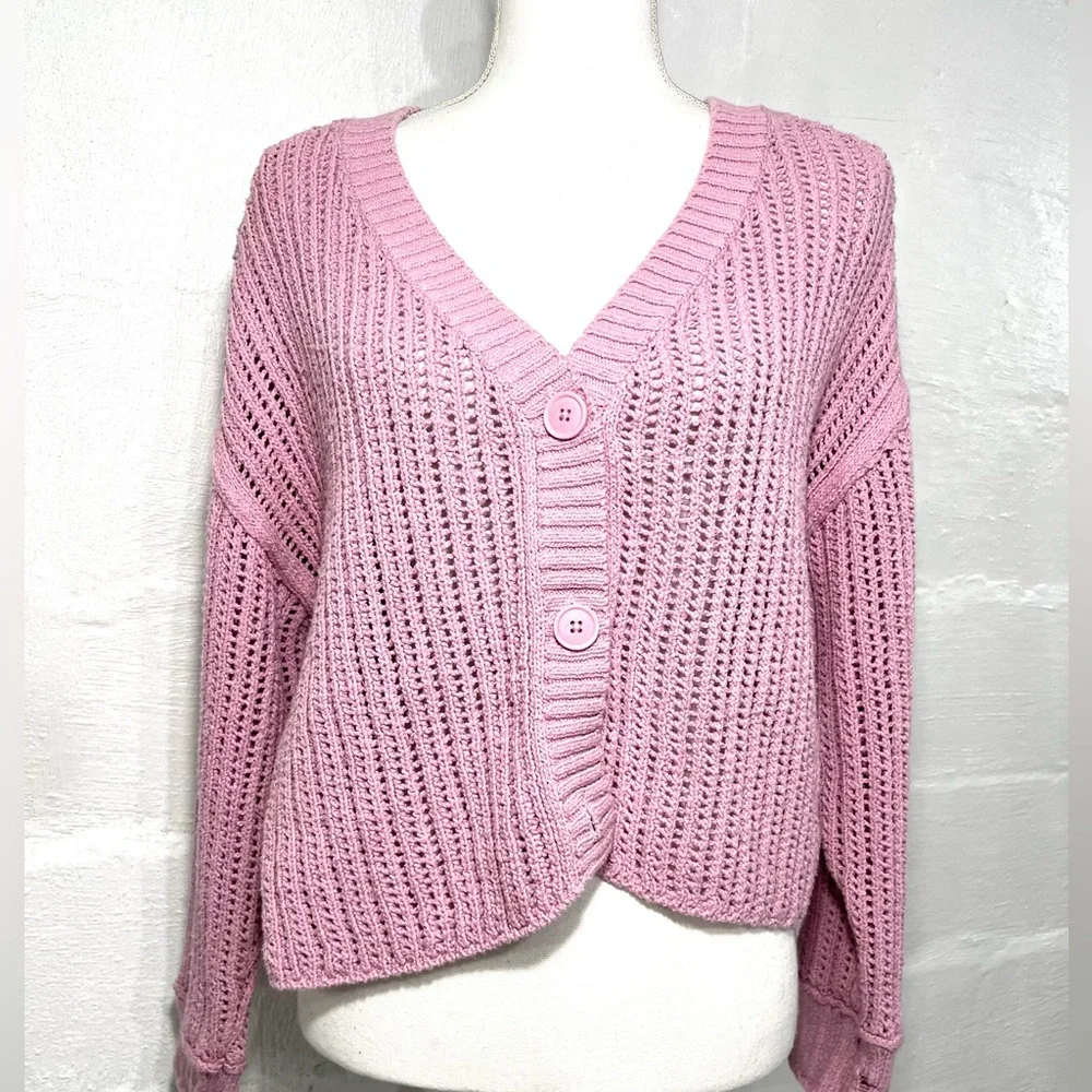 AMERICAN EAGLE DISTRESSED BUTTON CARDIGAN